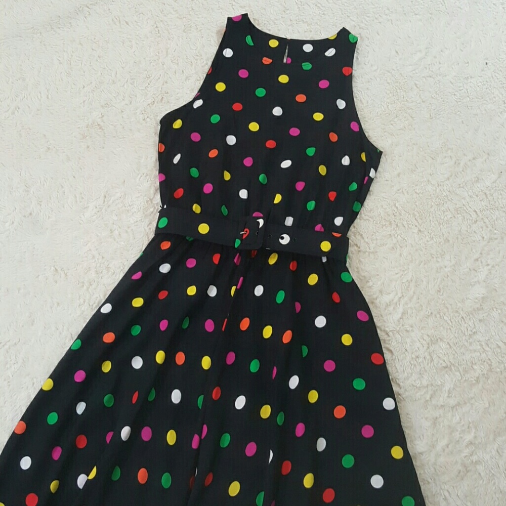 Sleeveless Polka-dot Dress with matching belt